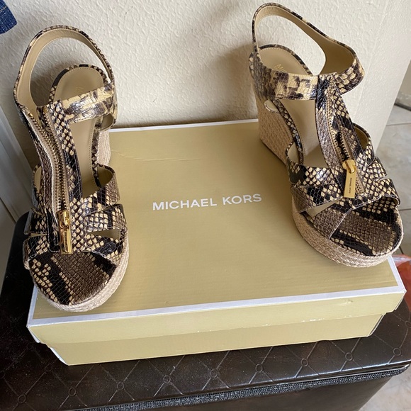 New Michael Kors, Snakeskin Embossed Leather, Wedge Heel, Size 9 - Picture 2 of 5